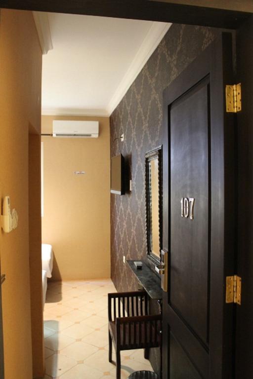 Twins Hotel Jakarta Buitenkant foto
