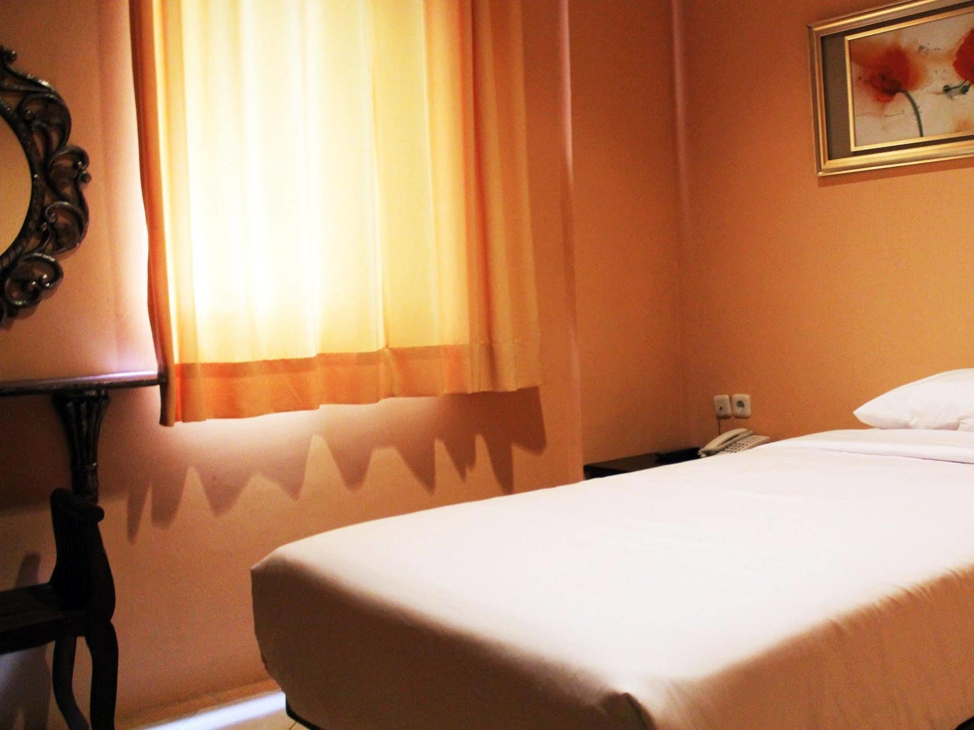 Twins Hotel Jakarta Buitenkant foto